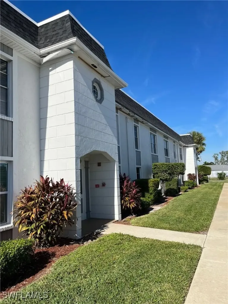 6824 Sandtrap Drive Fort Myers FL 33919
