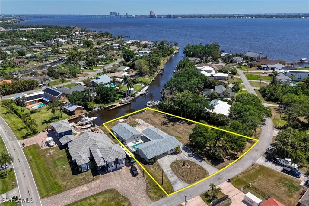1888 Coral Circle North Fort Myers FL 33903