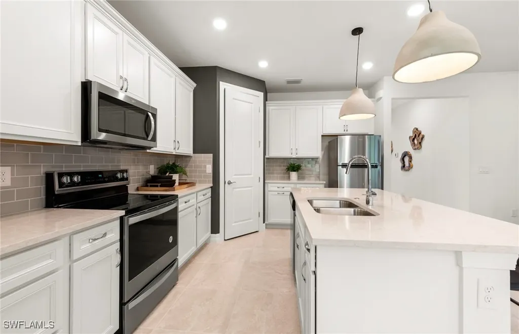 3992 East Hampton Circle Alva FL 33920