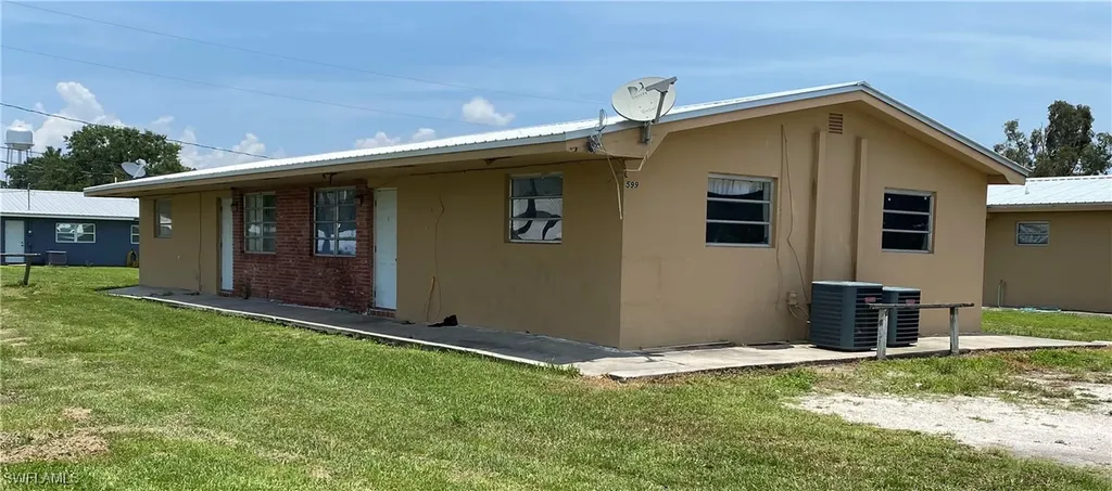 599 Avenue R SW Moore Haven FL 33471