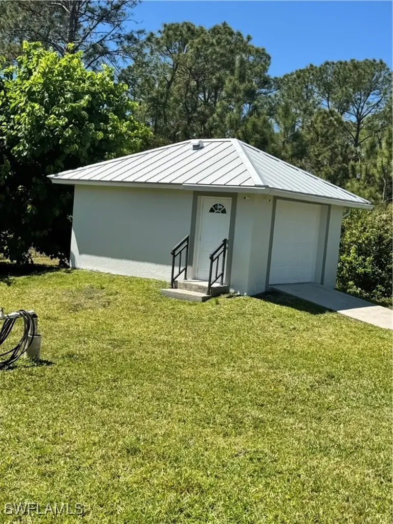 2618 35th Avenue NE Naples FL 34120