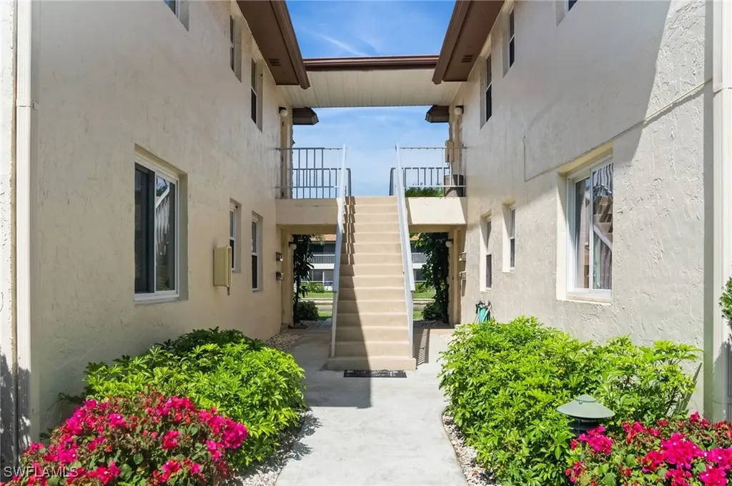 Naples FL, 1155 Sandpiper Street, Unit B3