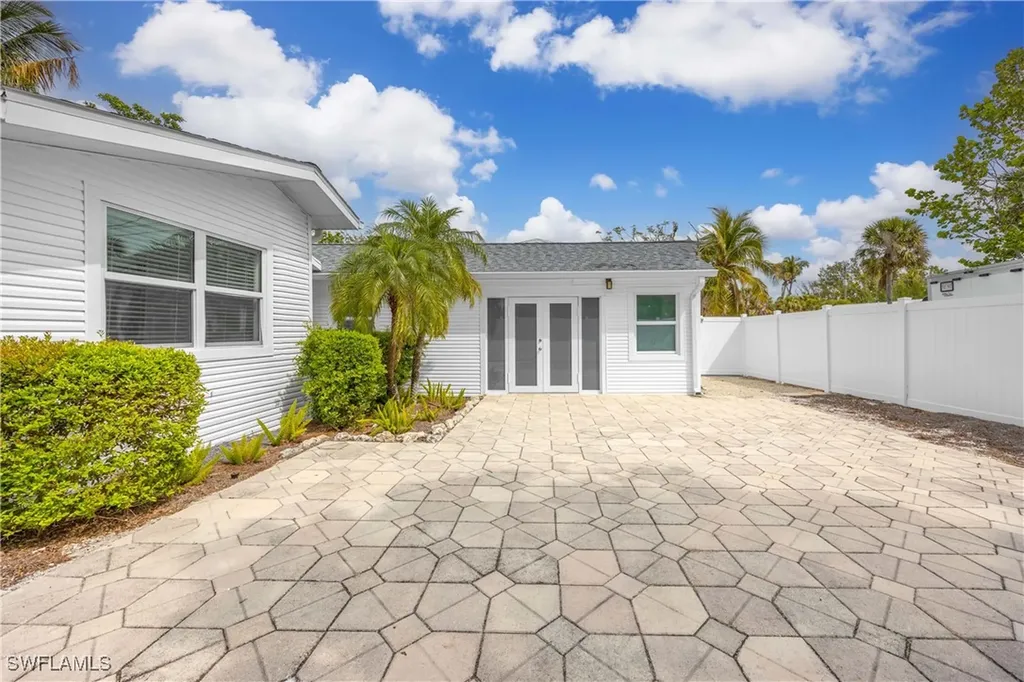 910 Fitzhugh Street Sanibel FL 33957