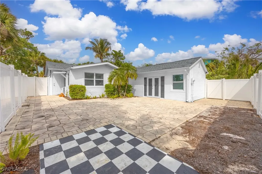 910 Fitzhugh Street Sanibel FL 33957