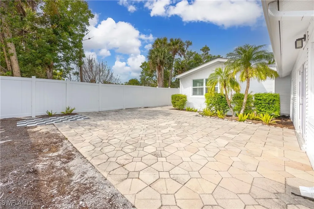 910 Fitzhugh Street Sanibel FL 33957