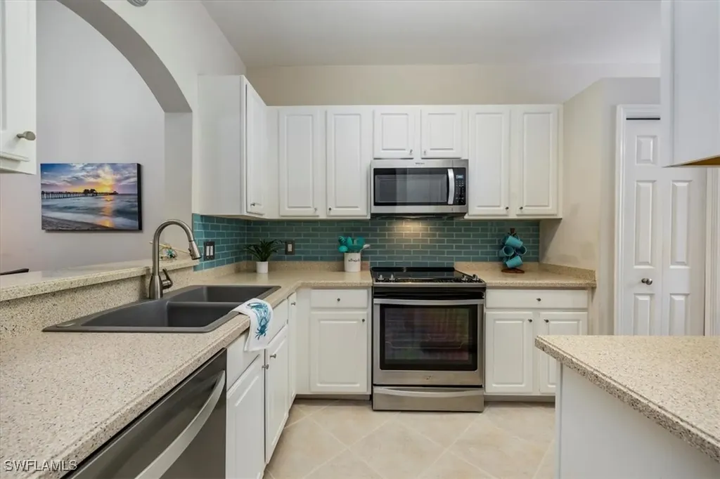 Naples FL, 14120 Winchester Court, Unit 1403