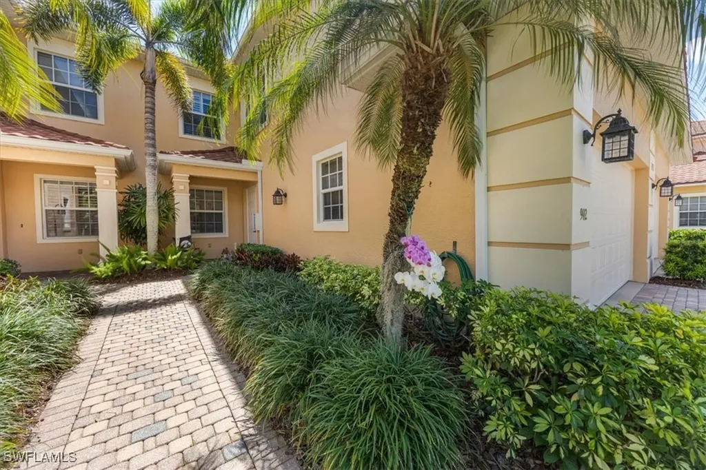 8637 Champions Point Naples FL 34113