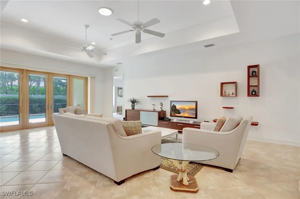 4850 Europa Drive Naples FL 34105