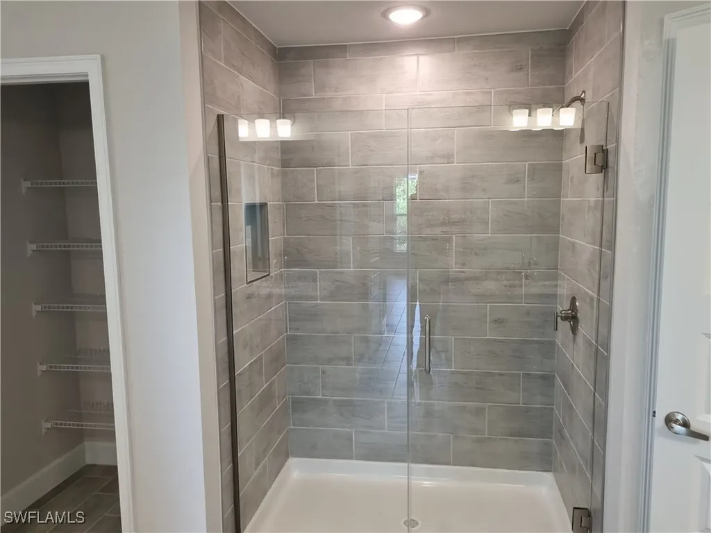 4013 NW 37th Avenue Cape Coral FL 33993
