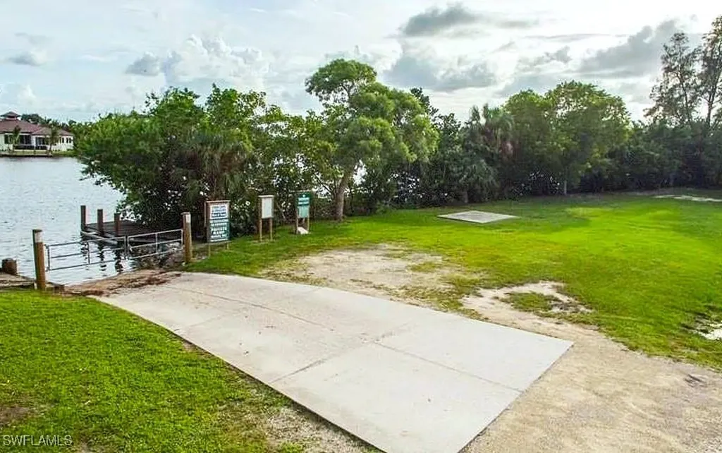 83 8th Street Bonita Springs FL 34134