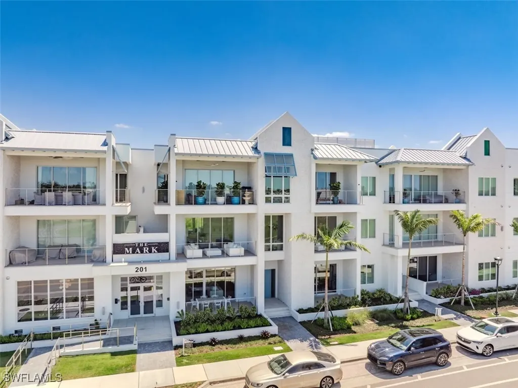 201 8th Street S Naples FL 34102