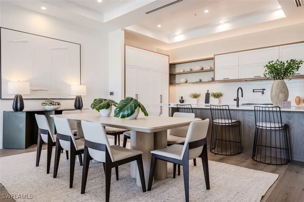 201 8th Street S Naples FL 34102