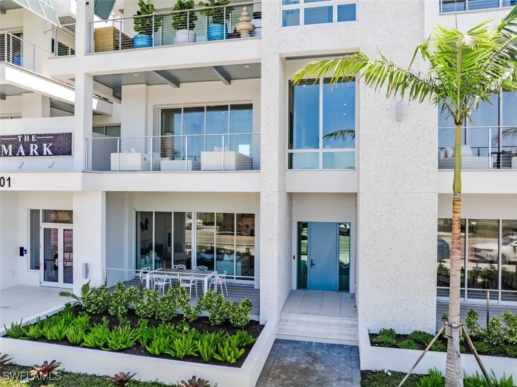201 8th Street S Naples FL 34102