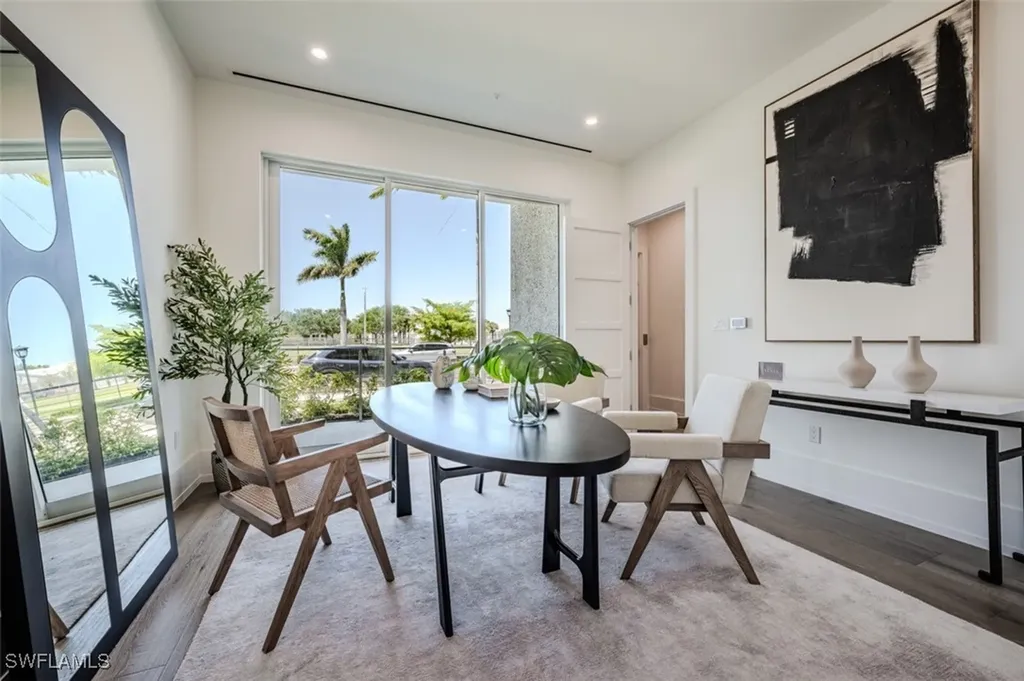 201 8th Street S Naples FL 34102
