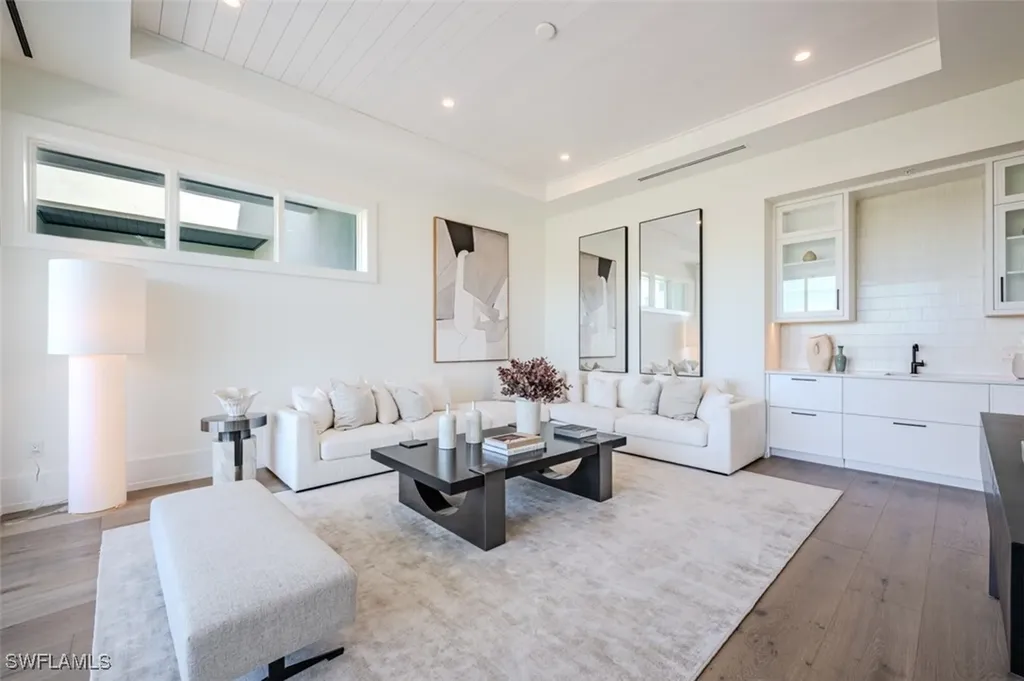 201 8th Street S Naples FL 34102