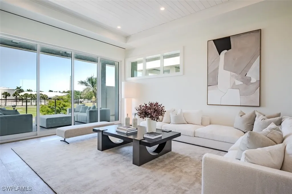 201 8th Street S Naples FL 34102