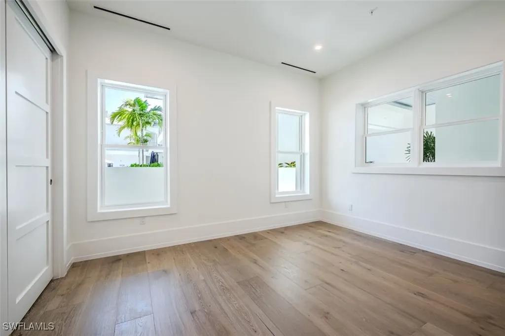 201 8th Street S Naples FL 34102