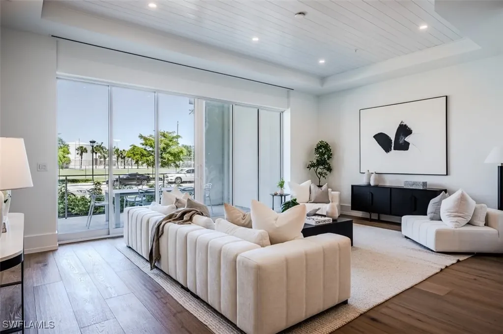 201 8th Street S Naples FL 34102