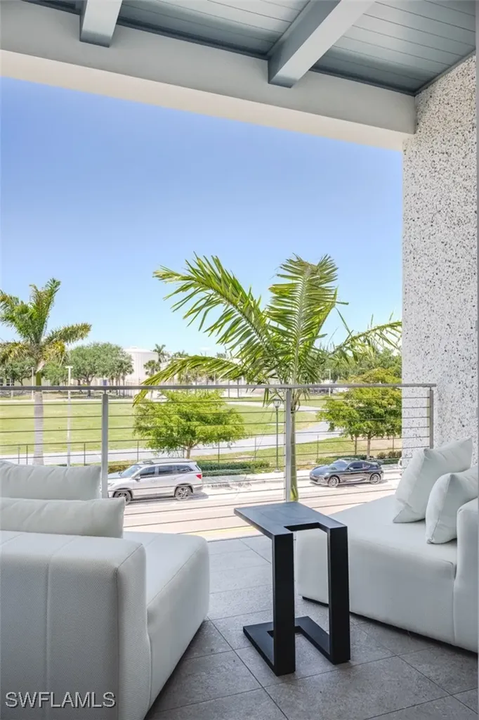 201 8th Street S Naples FL 34102