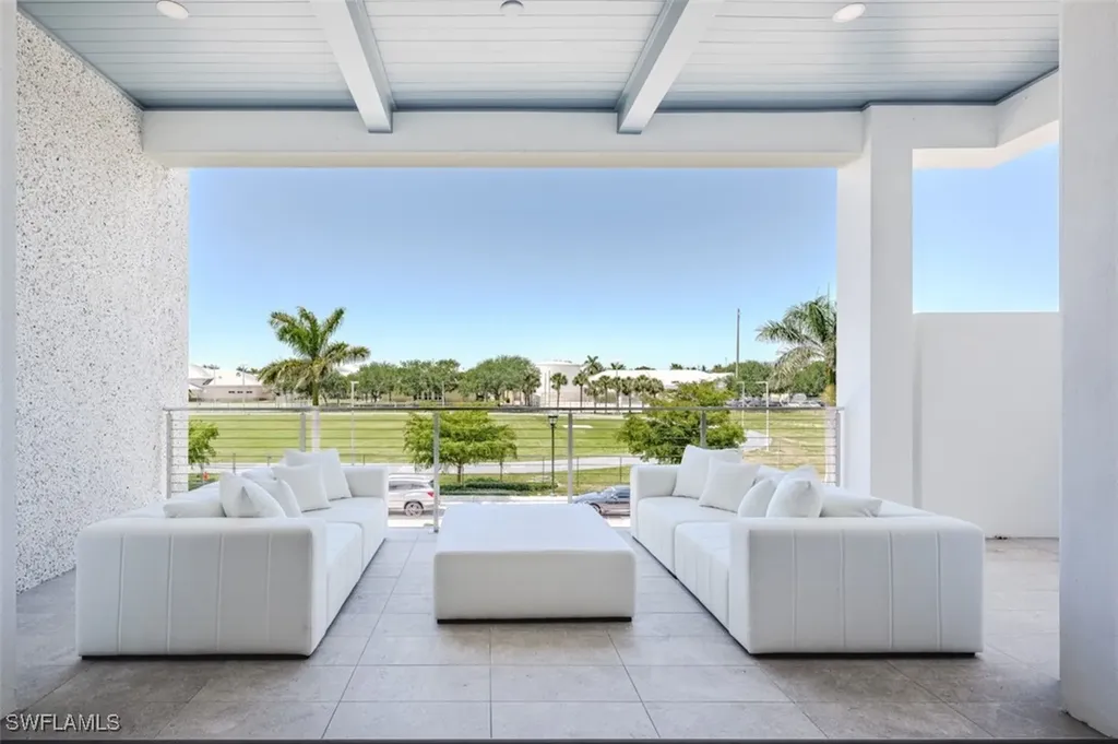 201 8th Street S Naples FL 34102