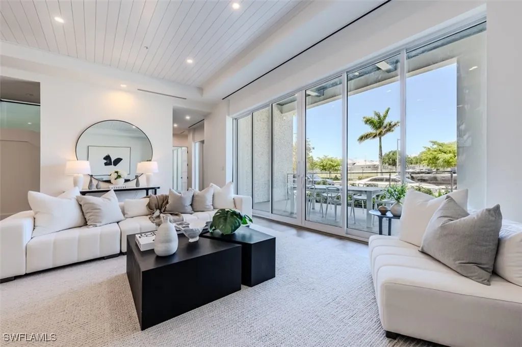 201 8th Street S Naples FL 34102