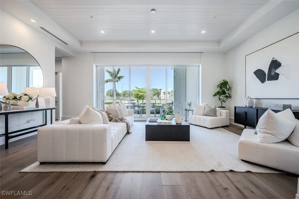 201 8th Street S Naples FL 34102