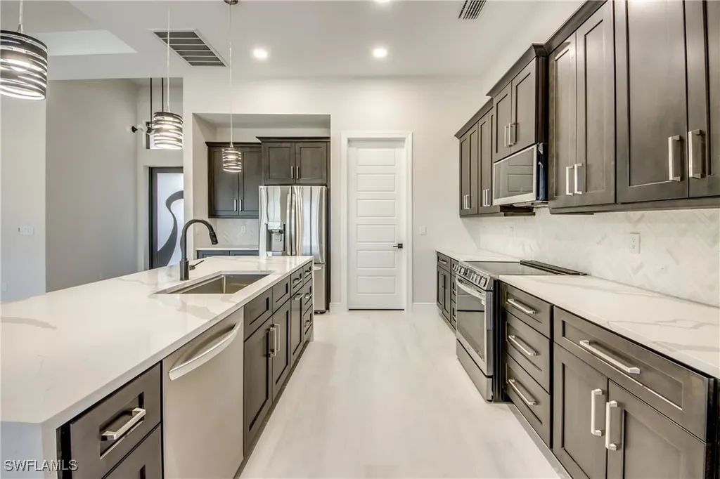 17 NW 36th Avenue Cape Coral FL 33993