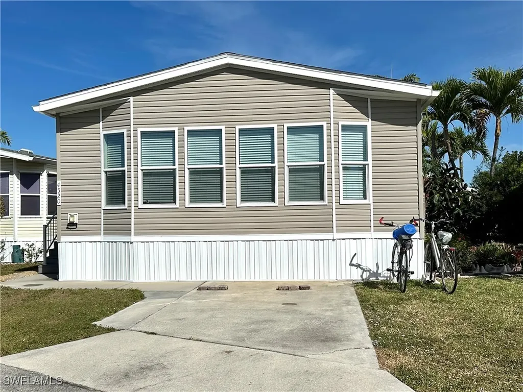 4520 Split Log Lane E Estero FL 33928