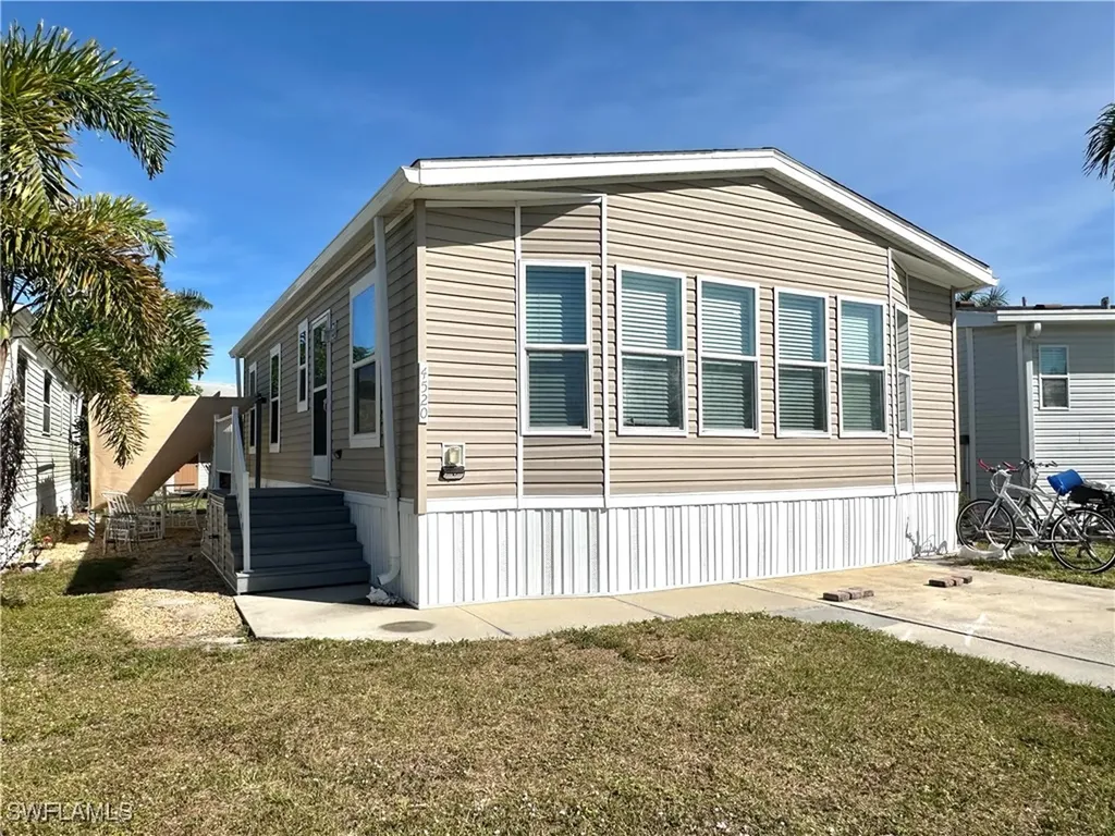 4520 Split Log Lane E Estero FL 33928