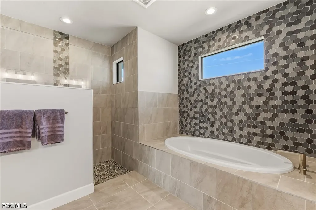 1319 NW 40th Place Cape Coral FL 33993