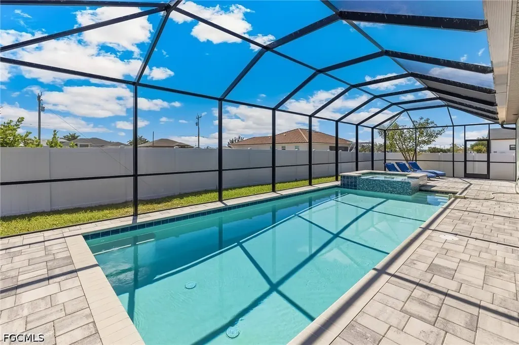 1319 NW 40th Place Cape Coral FL 33993