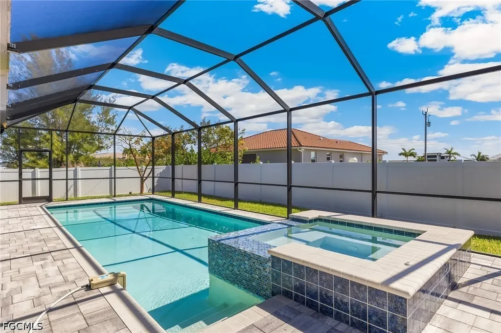 1319 NW 40th Place Cape Coral FL 33993