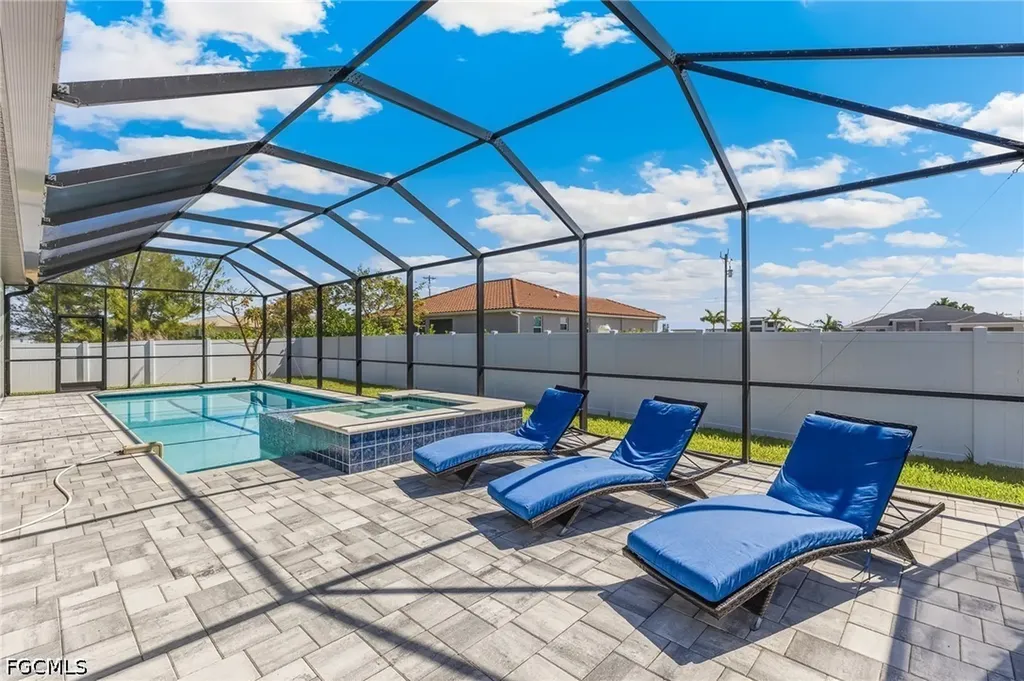 1319 NW 40th Place Cape Coral FL 33993