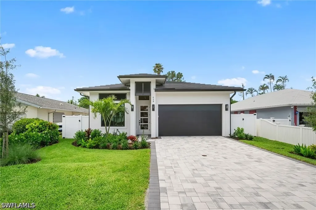 658 93rd Avenue N Naples FL 34108
