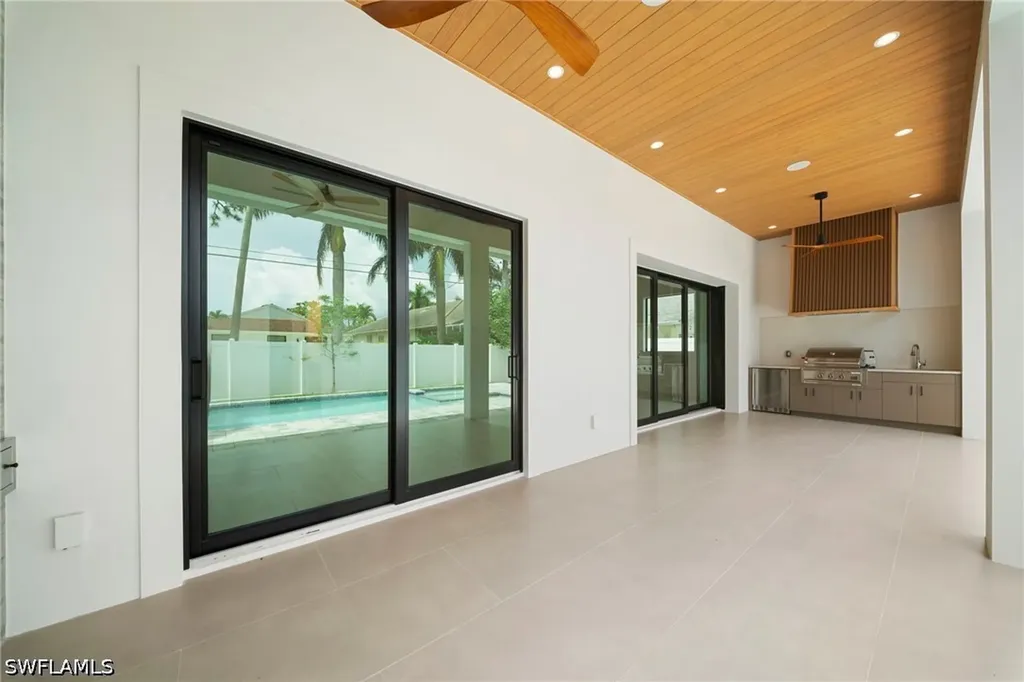 658 93rd Avenue N Naples FL 34108