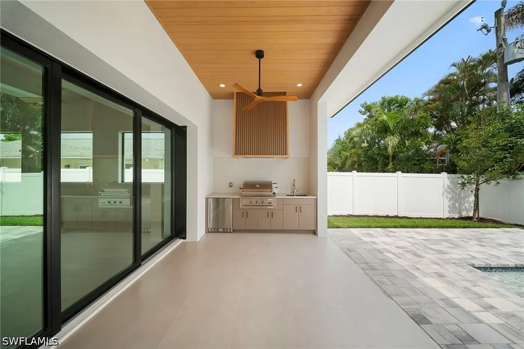 658 93rd Avenue N Naples FL 34108