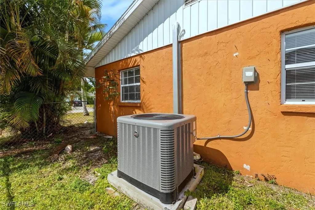 631 SE 34th Terrace Cape Coral FL 33904