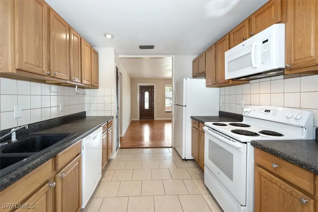 631 SE 34th Terrace Cape Coral FL 33904