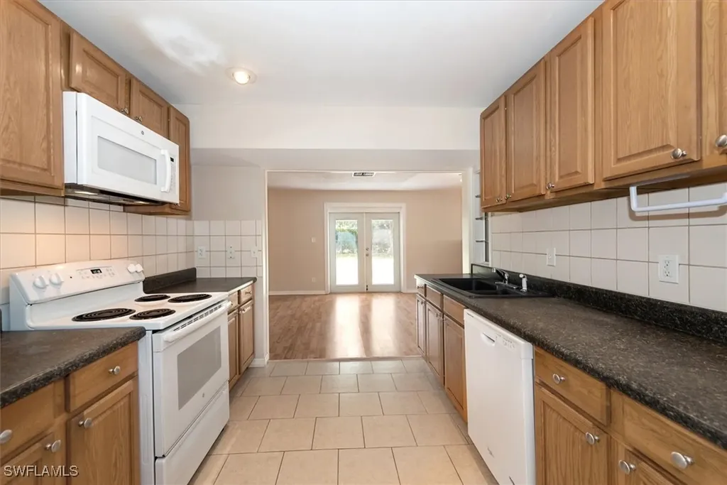 631 SE 34th Terrace Cape Coral FL 33904