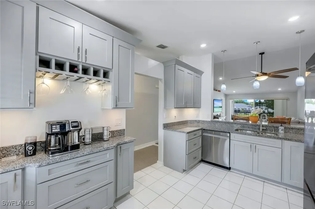 Naples FL, 810 New Waterford Drive, Unit B203