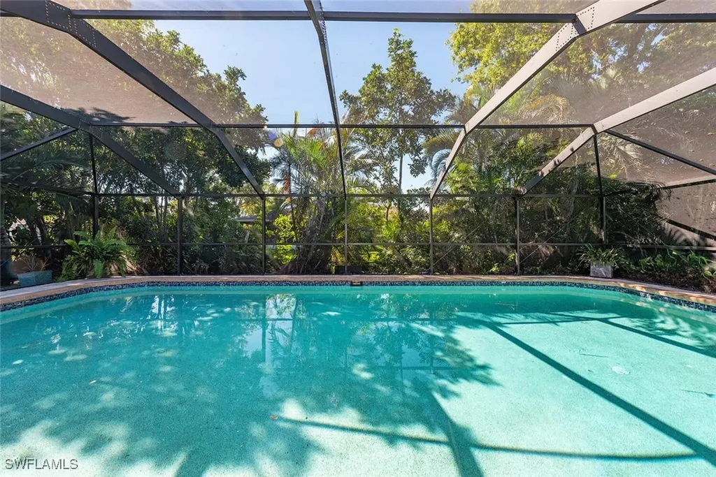 4616 Chippendale Drive Naples FL 34112
