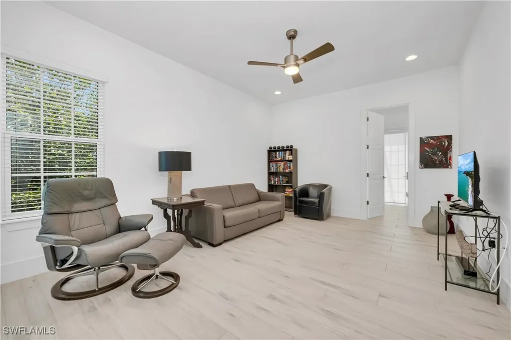 3225 Cotuit Court Naples FL 34114