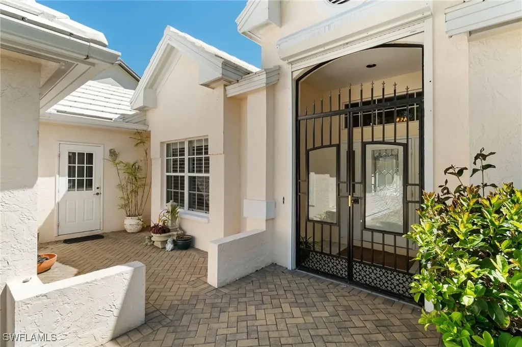 835 Ashburton Drive Naples FL 34110