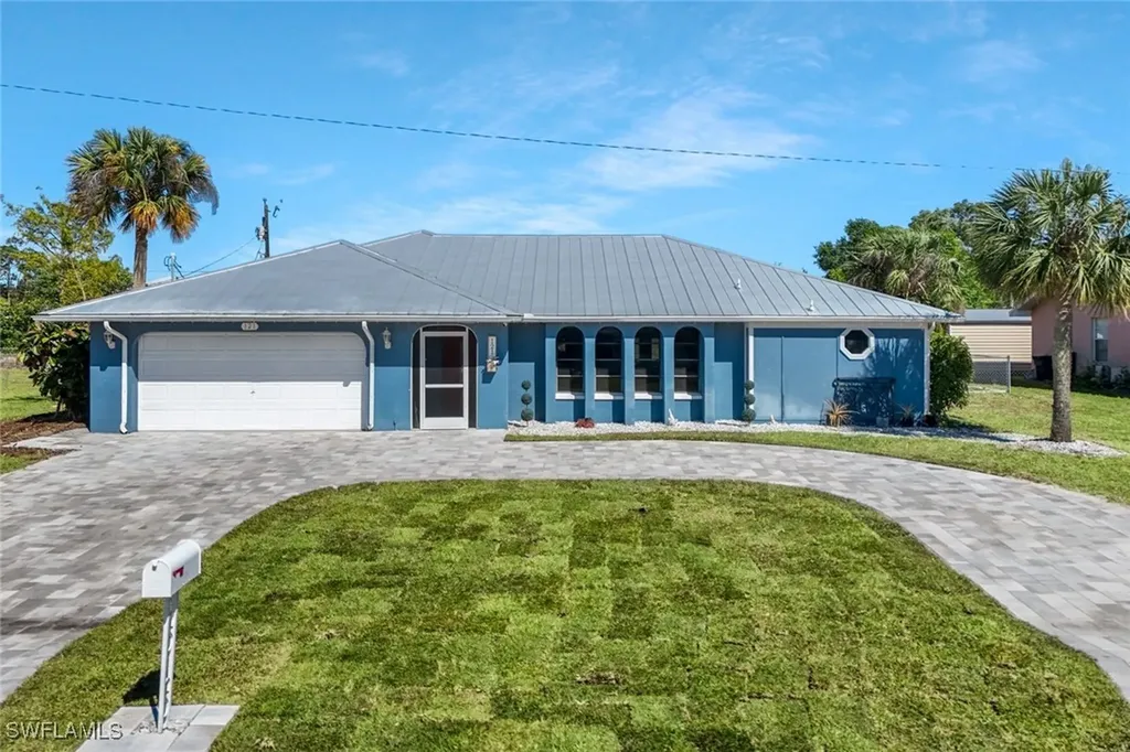 121 Dania Circle Lehigh Acres FL 33936