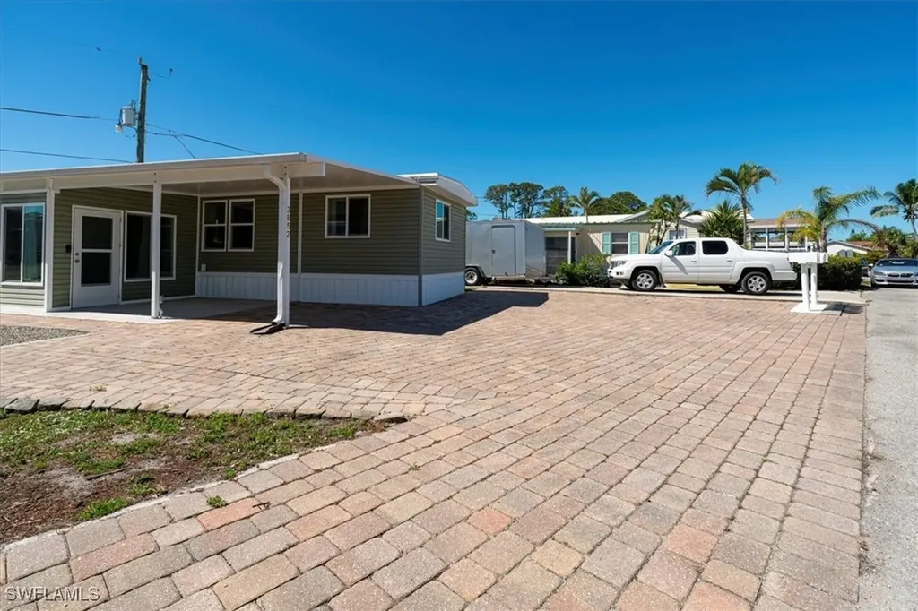 3852 Cardinal Circle Bonita Springs FL 34134