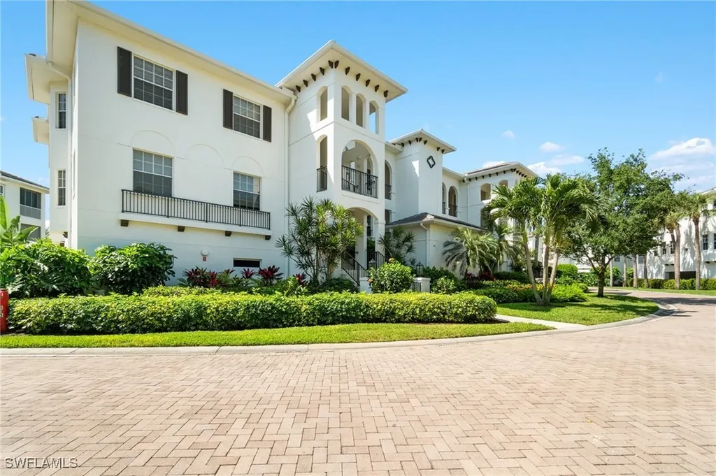 815 Bentwater Circle Naples FL 34108