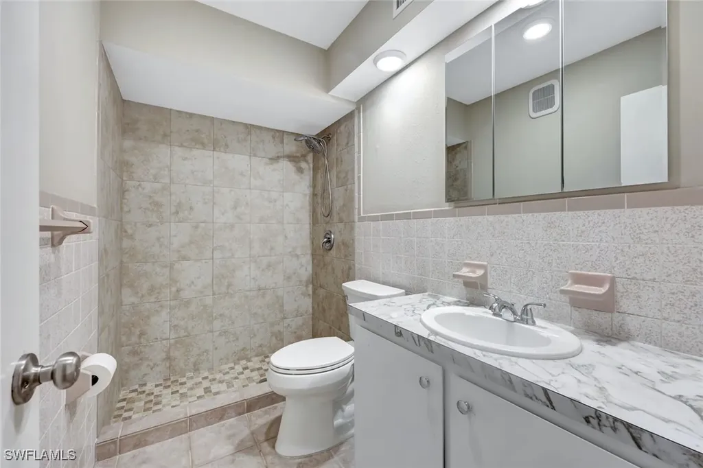 547 103rd Avenue N Naples FL 34108