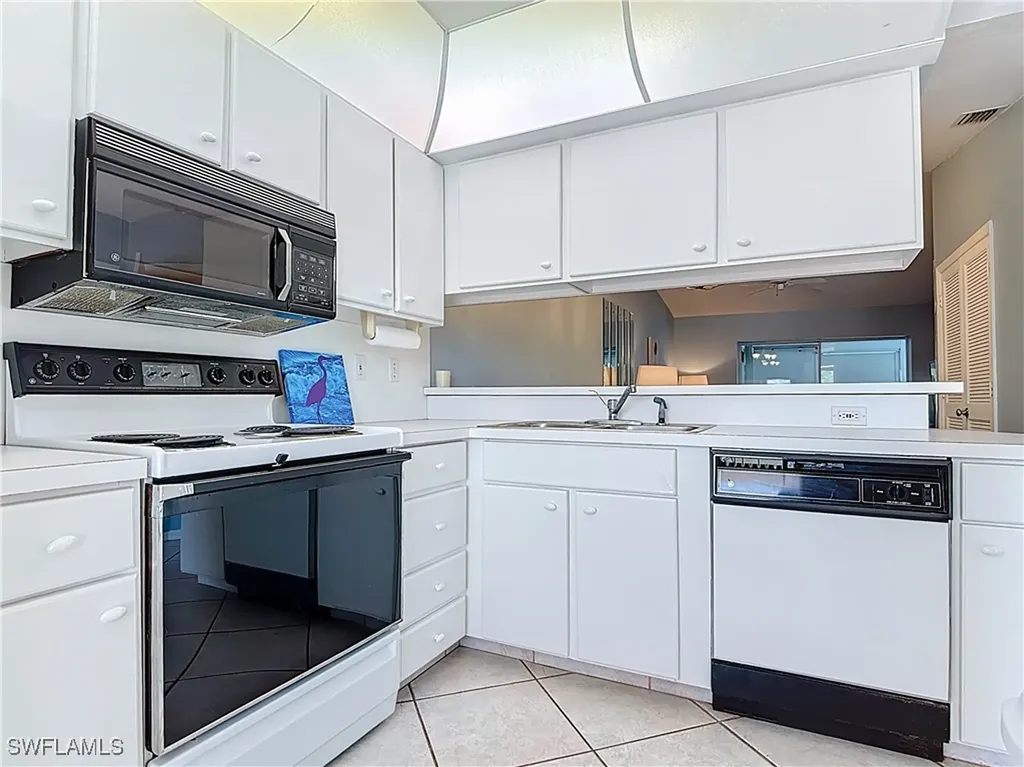 1025 Mainsail Drive Naples FL 34114