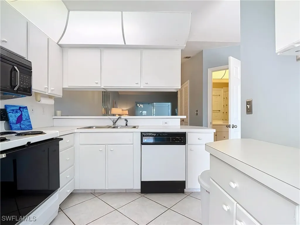 1025 Mainsail Drive Naples FL 34114