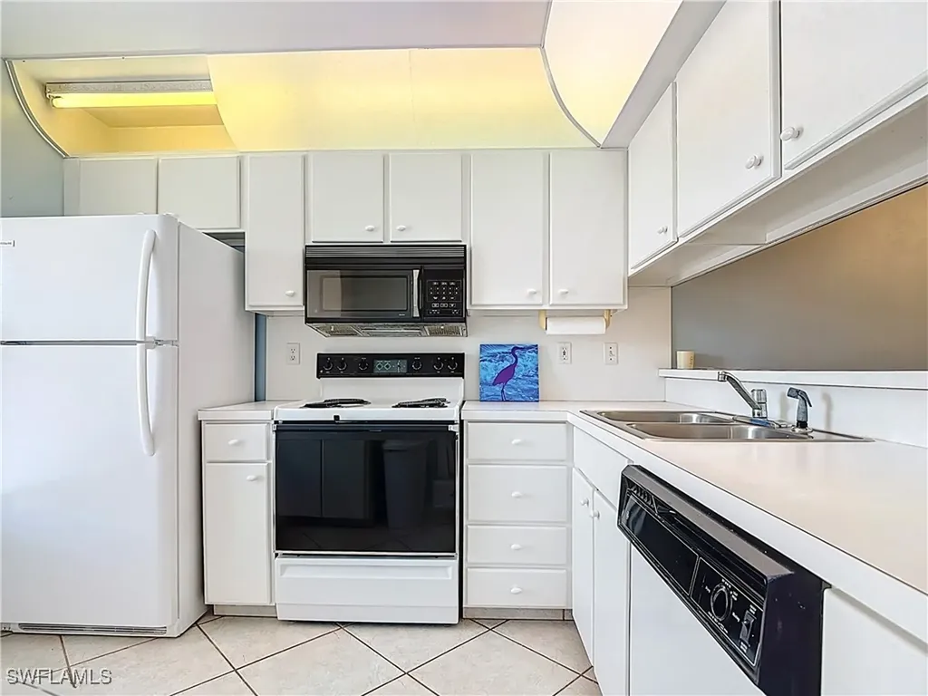 1025 Mainsail Drive Naples FL 34114
